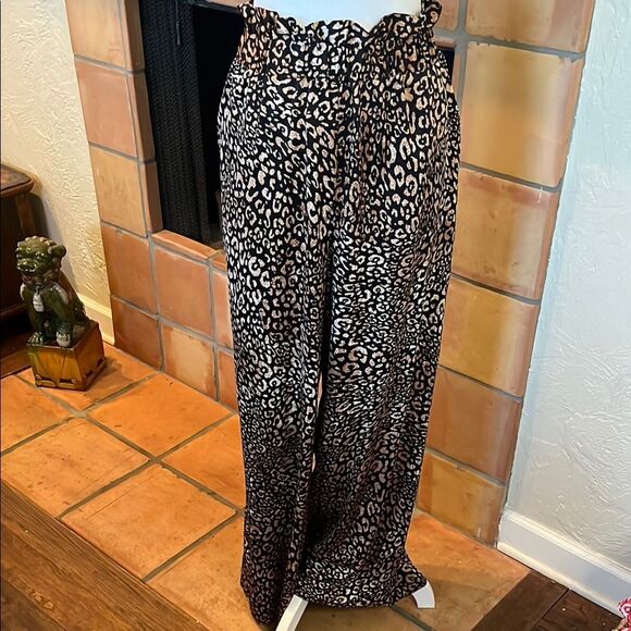 Express Paper Bag Waist Wide Leg Animal Print Poly Satin Pant, size L - Picture 1 of 7